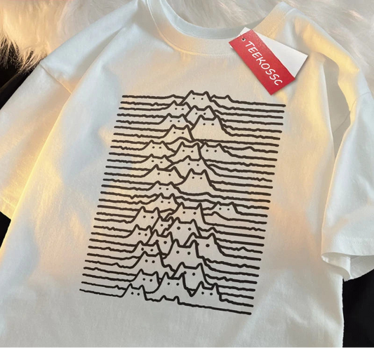 🏔️🐱 Mountain Cats Graphic Tee – Kawaii Japan-Style Cotton T-Shirt (Unisex)